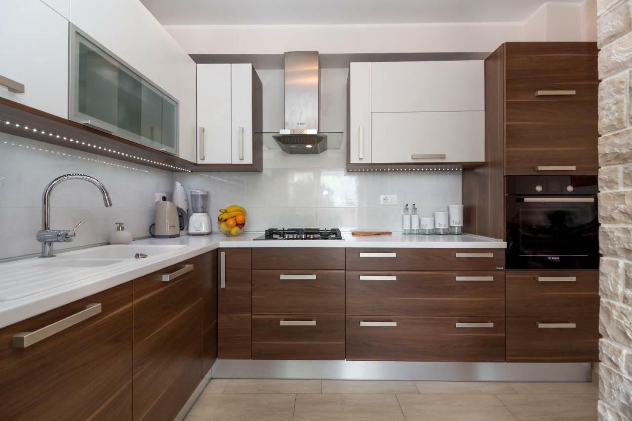 Luxury Apartment Sea Пула Екстериор снимка