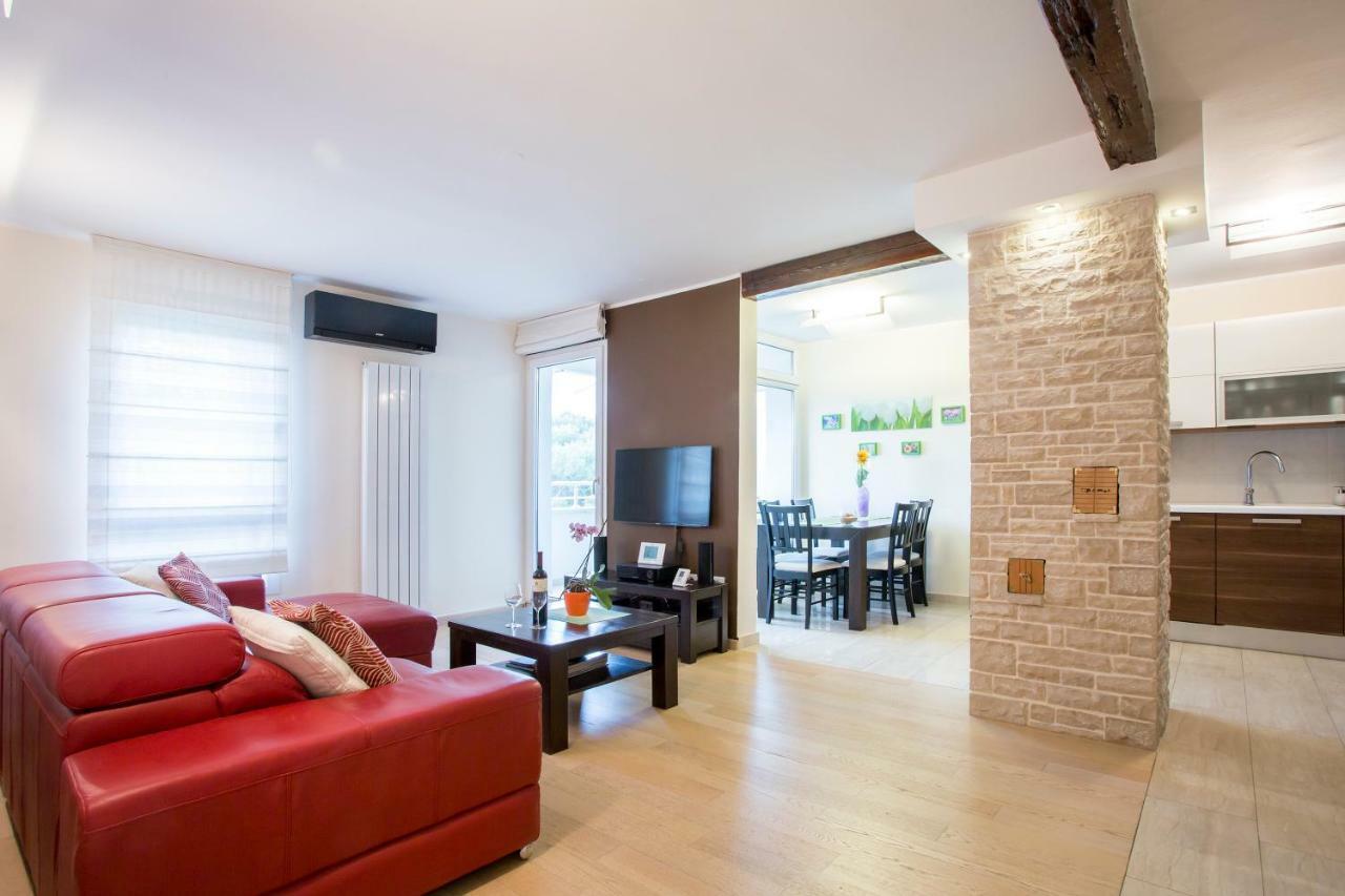 Luxury Apartment Sea Пула Екстериор снимка