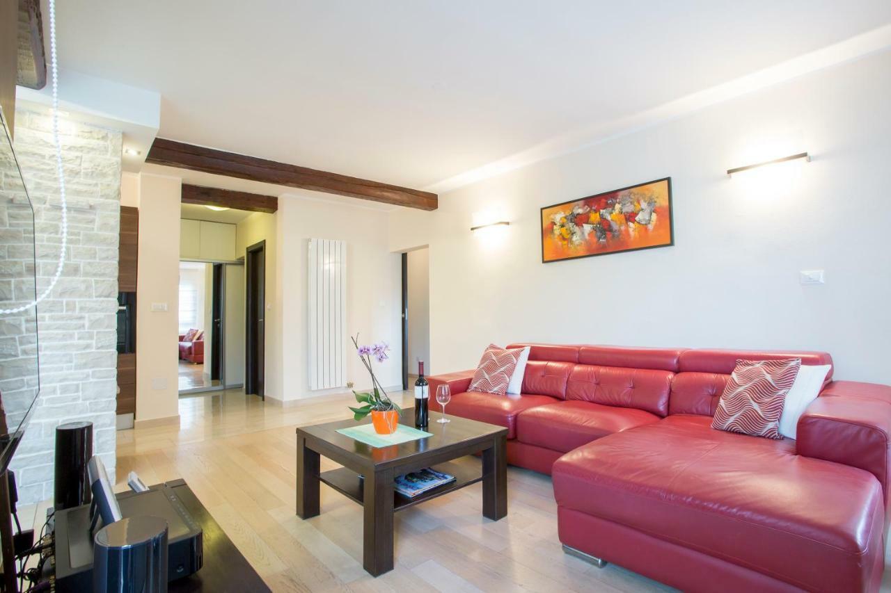 Luxury Apartment Sea Пула Екстериор снимка