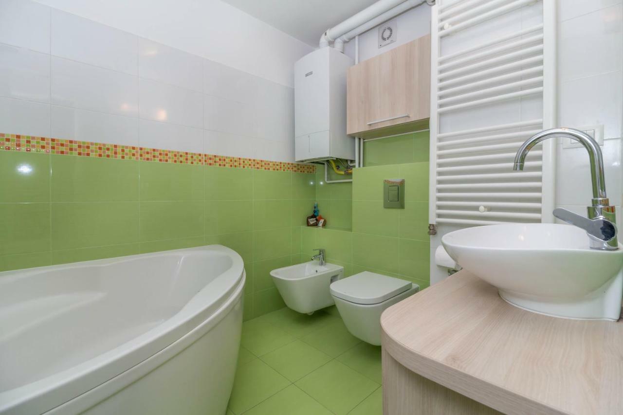 Luxury Apartment Sea Пула Екстериор снимка