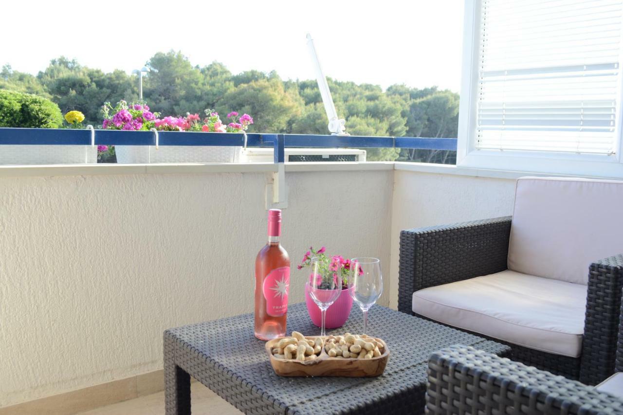 Luxury Apartment Sea Пула Екстериор снимка